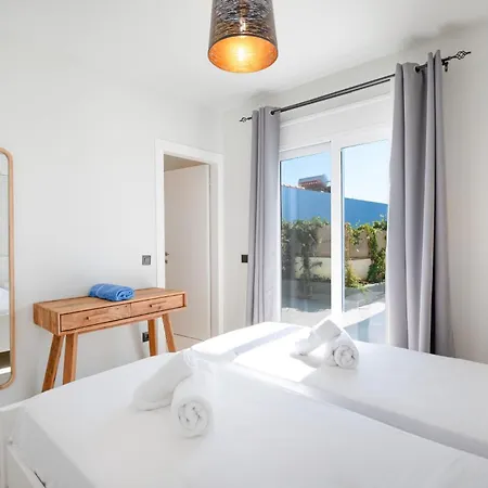 Katerina Mentoros Villa Karavados